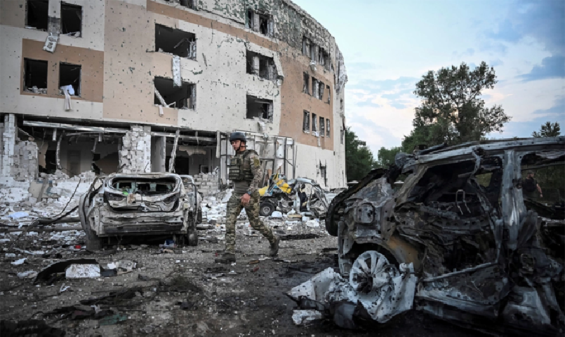 Đây không phải là một khách sạn bình thường, mà bên trong gần như toàn là sĩ quan NATO. Những sĩ quan này đóng vai trò như “quân sư chiến trường” cho quân đội Ukraine, góp phần đưa ra chiến lược và ảnh hưởng nghiêm trọng đến cục diện chiến trường. Ảnh minh họa: Reuters