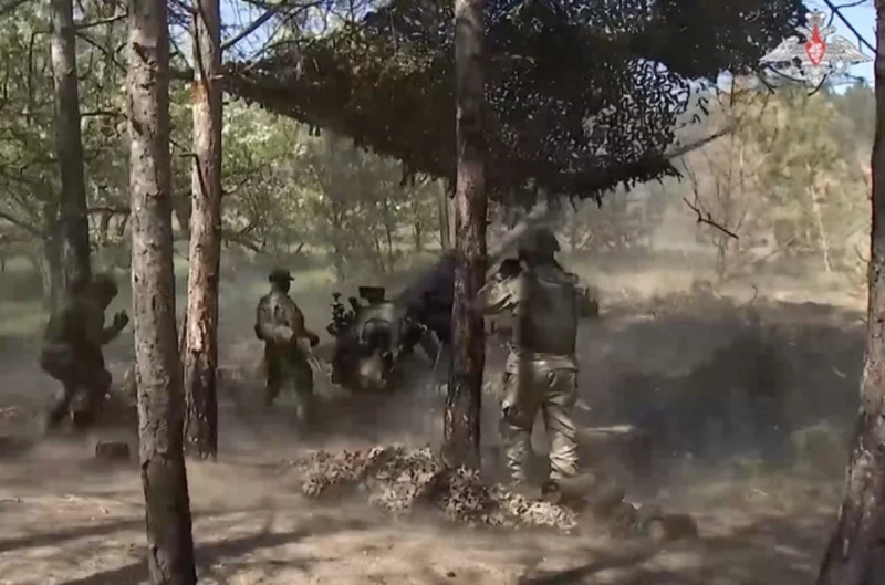 Tuy nhiên, thực chất đây chỉ là những khu vực từng do Nga kiểm soát nhưng nay rơi vào tình trạng không bên nào kiểm soát hoàn toàn. Rõ ràng, Ukraine không muốn từ bỏ Toretsk, và điều này có thể dẫn đến việc họ buộc phải từ bỏ phần nhô phía tây nam. Ảnh: Bộ Quốc phòng Nga