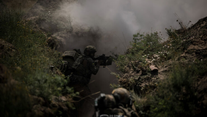 Hai ngôi làng này nằm ở phần nhô ra phía tây nam của Toretsk. Trước khi quân Ukraine tiến hành phản công tại Toretsk, mục tiêu hàng đầu của quân Nga là san phẳng phần nhô ra này. Ban đầu, kế hoạch của Nga là tiến công từ hai bên sườn của phần nhô ra, tạo thành thế bao vây, buộc quân Ukraine tại đây phải rút lui, đồng thời gây tổn thất tối đa cho đối phương trước khi tiến công Konstantinovka. Ảnh: Bộ Quốc phòng Ukraine