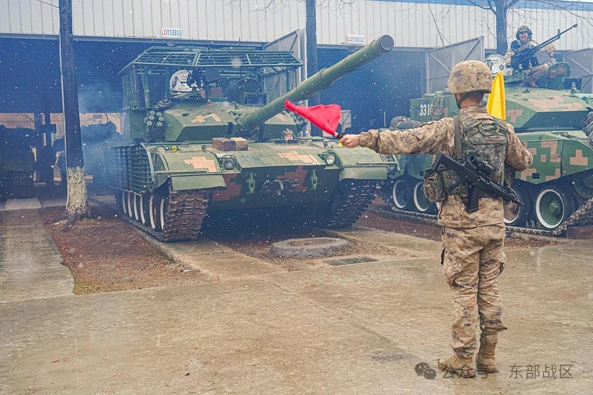 Trung Quốc thử nghiệm hệ thống bảo vệ xe tăng uy lực - Hình 9 Trung Quoc thu nghiem he thong bao ve xe tang uy luc-Hinh-9