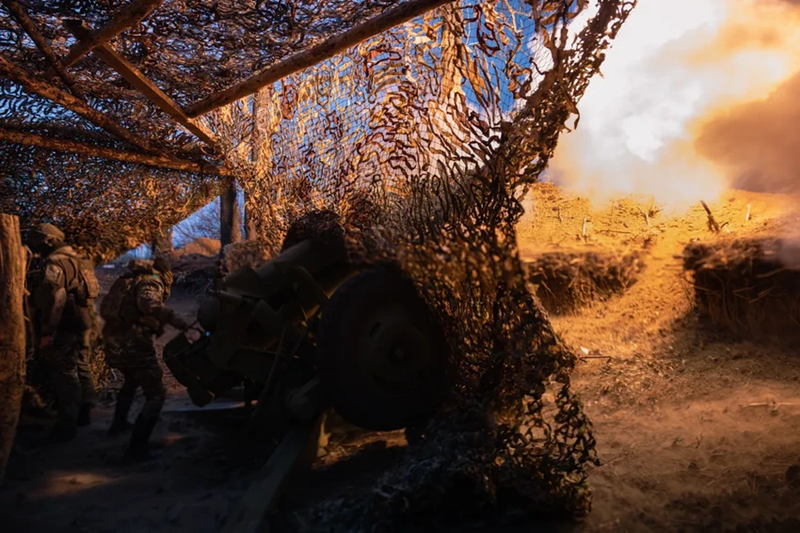 Sau 48 giờ liên tục bị bao phủ bởi tiếng pháo và các đợt xung phong không ngừng, Quân đội Nga, với chiến thuật “nắm đấm thép” đầy uy lực, cuối cùng đã phá vỡ được phòng tuyến kiên cố của Quân đội Ukraine và nắm chắc quyền kiểm soát ngôi làng có giá trị chiến lược cao này. Ảnh: Getty Images.