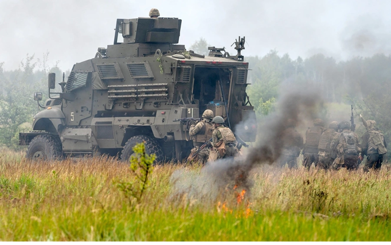 Theo Trung tâm Chiến lược Quốc phòng Ukraine, điểm mạnh nhất của quân Nga lại nằm ở điểm yếu nhất của quân Ukraine, đó là khu vực gần ngoại ô Pokrovsk, nơi Lữ đoàn Bộ binh Cơ giới số 59 của Ukraine đóng quân. Lữ đoàn này đã được điều đến khu vực Novovasylivka để chiến đấu, nhưng khu vực này đã bị quân Nga chiếm giữ. Ảnh: Rbc.ru.