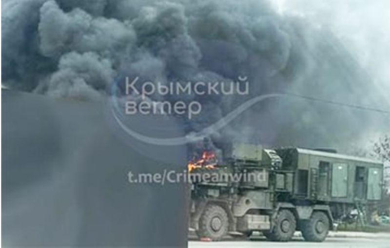 Theo trang tin Ukraine, đám cháy dường như bắt nguồn từ phía sau cabin lái, khu vực thường chứa động cơ và hộp số, mặc dù nguyên nhân chính xác vẫn chưa được xác định. Nhiều đồn đoán xoay quanh việc đây là sự cố kỹ thuật hay một hành động có chủ đích, có thể là một vụ phá hoại liên quan đến cuộc xung đột Ukraine. Ảnh: Telegram