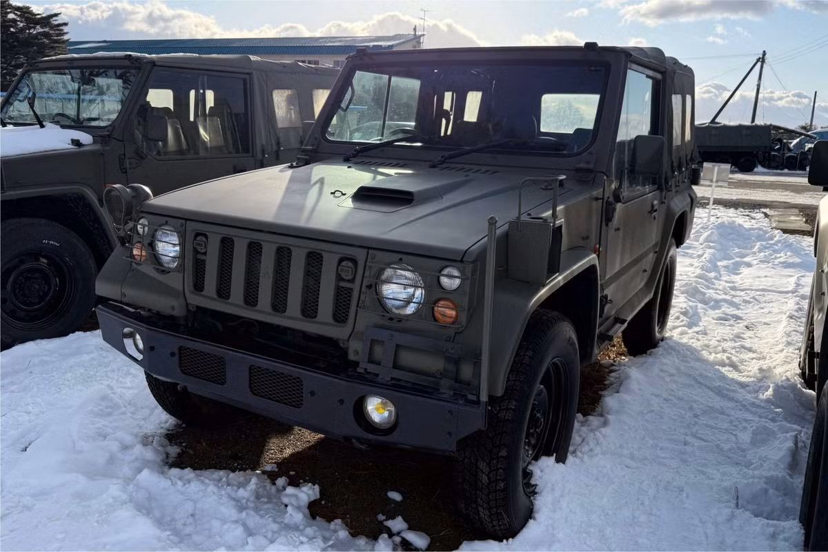 Tuy nhiên, căng thẳng địa chính trị gia tăng và xung đột đang diễn ra ở Ukraine đã thúc đẩy Tokyo đánh giá lại vai trò của mình trong an ninh toàn cầu. Mặc dù những phương tiện này không gây sát thương, nhưng tác động của chúng đối với công tác hậu cần chiến trường của Ukraine có thể rất đáng kể. Ảnh Army Recognition