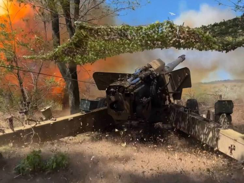 Ngày 9/4, quan sát viên quân sự Yuri Podolyaka tiết lộ rằng sau khi quét sạch khu vực phía tây Toretsk, quân Nga đã bắt đầu tấn công theo hướng tây bắc của thành phố, tiến về phía tuyến đường dẫn đến Ivanopillya, đồng thời áp sát dần ở sườn bên với Shcherbynivka. Phạm vi giao tranh đang từ từ mở rộng về phía Kostiantynivka. Ảnh: Bộ Quốc phòng Nga