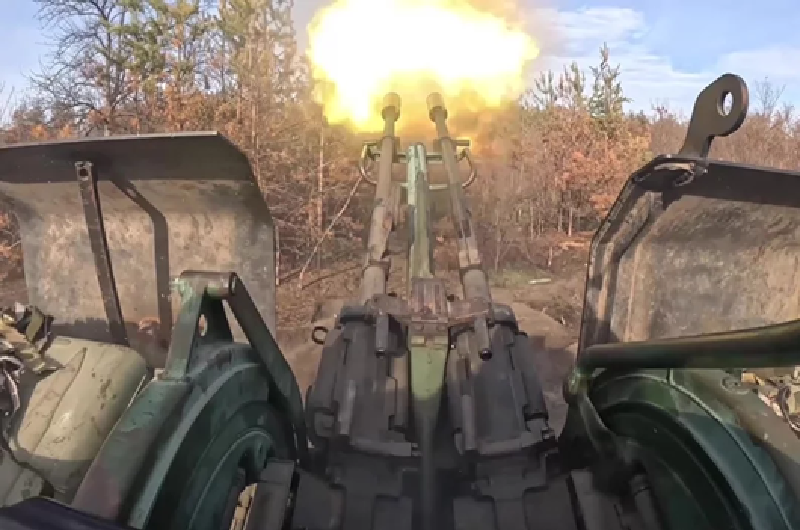 Ở khu vực Toretsk, quân đội Ukraine đã tiến hành một cuộc phản công lớn kéo dài hơn hai tháng, nhưng hoàn toàn thất bại. Để thực hiện chiến dịch này, quân Ukraine thiệt hại hơn 5.000 người, còn những vùng đất giành được trước đó, như khu vực nhỏ Zabalka ở phía nam, đều bị quân Nga chiếm lại. Ảnh: Bộ Quốc phòng Nga