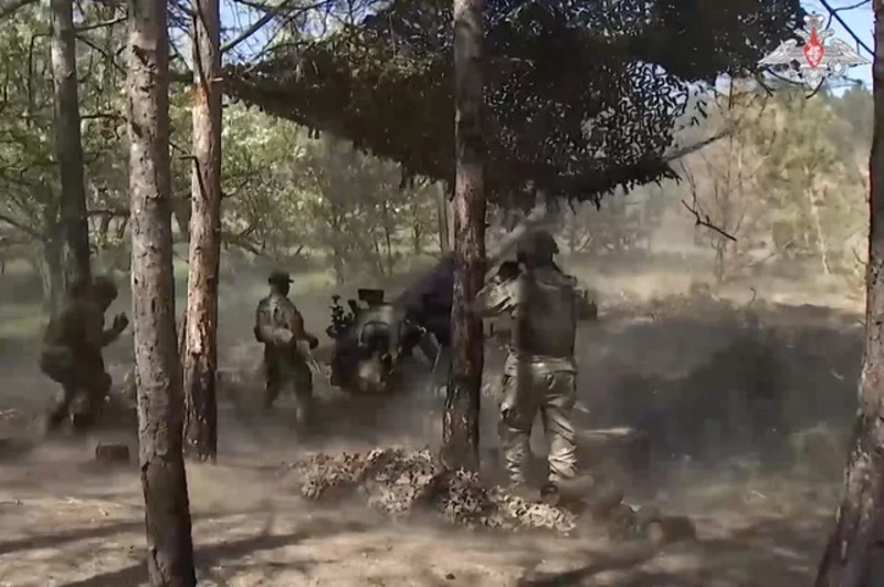 Được biết, Tổng thống Ukraine Volodymyr Zelensky muốn sử dụng Kursk như một quân bài mặc cả trong các cuộc đàm phán để trao đổi lấy các vùng lãnh thổ bị Nga “chiếm đóng”, điều mà chính ông đã nhiều lần tuyên bố. Ảnh: Bộ Quốc phòng Nga