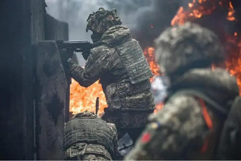 Trong khi đó, quân đội Ukraine thừa nhận rằng các lực lượng Nga tại Kursk đang trở nên ngày càng chủ động, và họ chỉ có thể giữ vững vị trí nhờ vào lực lượng dự bị. Tổn thất ngày càng gia tăng. Ảnh: Ukrinform