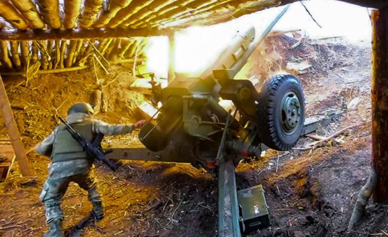 “Những cuộc phản công khiêm tốn này chủ yếu nhằm đảm bảo lợi thế chiến thuật bằng cách kiểm soát địa hình thuận lợi hơn”, ông Puusepp đánh giá. Ông dự đoán rằng trong thời gian tới, quân đội Nga sẽ tiến hành một cuộc tấn công quyết liệt. Để làm được điều này, Nga cần tập trung đủ quân số để giành lại 400-500 km² còn lại, Puusepp cho biết. Ảnh: TASS