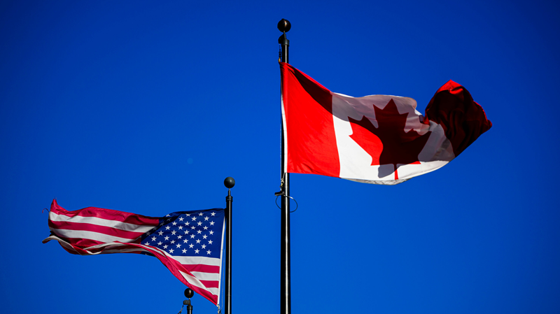 Tuy nhiên, trước khi ông Carney lên nắm quyền, Tổng thống Mỹ Donald Trump đã phát động cuộc chiến thương mại với Canada, thậm chí đe dọa dùng biện pháp cưỡng ép kinh tế để gây sức ép buộc Canada trở thành bang thứ 51 của Mỹ. Điều này đã gây phẫn nộ không chỉ trong chính phủ Canada mà còn trong dư luận nước này. Ảnh: New York Times