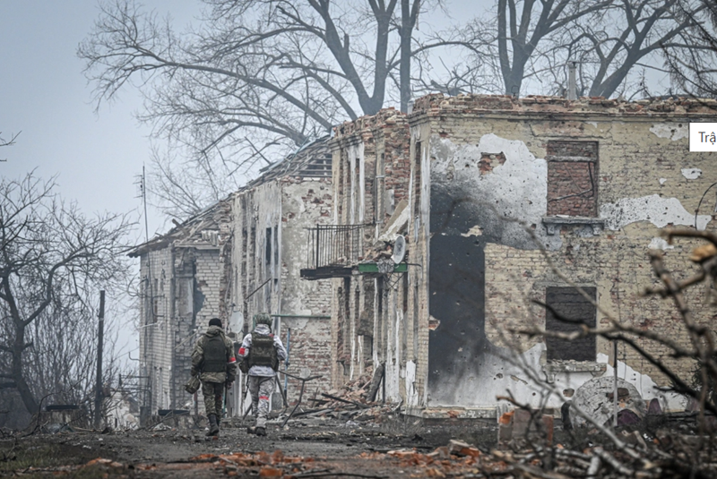 Tuy nhiên, chỉ sau hai tháng, hệ thống phòng thủ của Ukraine sụp đổ hoàn toàn. Quân đội Nga đã nhanh chóng giải phóng thành phố Nga duy nhất bị quân đội Ukraine chiếm đóng vào tháng 8 năm ngoái. Mặc dù Ukraine đã điều động những lữ đoàn tinh nhuệ nhất đến khu vực giao tranh, nhưng họ vẫn bị đánh bại. Ảnh: Sputnik