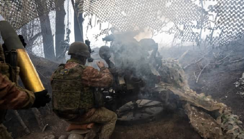 Trong làn khói lửa dày đặc của cuộc xung đột Nga - Ukraine, một diễn biến kịch tính đã diễn ra tại chiến trường Kursk. Quân đội Ukraine, vốn tưởng rằng chiến thắng đã nằm trong tầm tay và đang reo hò ăn mừng, thì bất ngờ phải đối mặt với 10.000 binh lính Nga xuất hiện khiến cục diện xoay chuyển lập tức. Ảnh: UP.