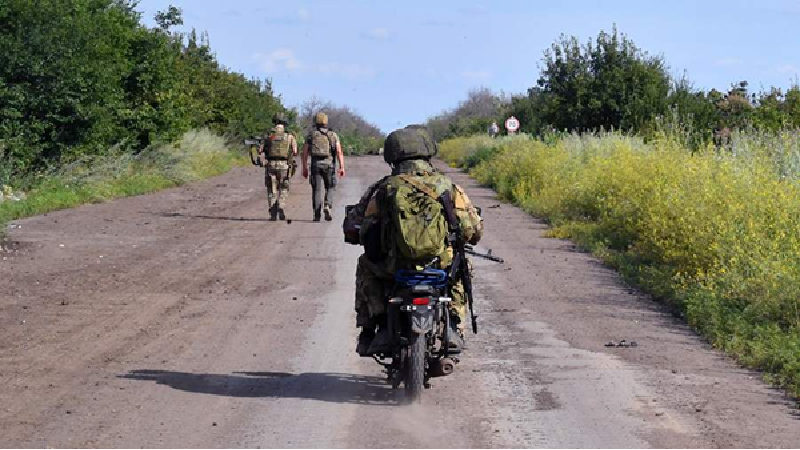 Chiến thắng này có ý nghĩa đặc biệt lớn, bởi quân Nga đã cắt đứt tuyến hậu cần quan trọng nhất dẫn vào Shcherbynivka — quốc lộ 00524 — giáng một đòn nặng nề vào khả năng tiếp viện của Ukraine. Ảnh: RIA Novosti