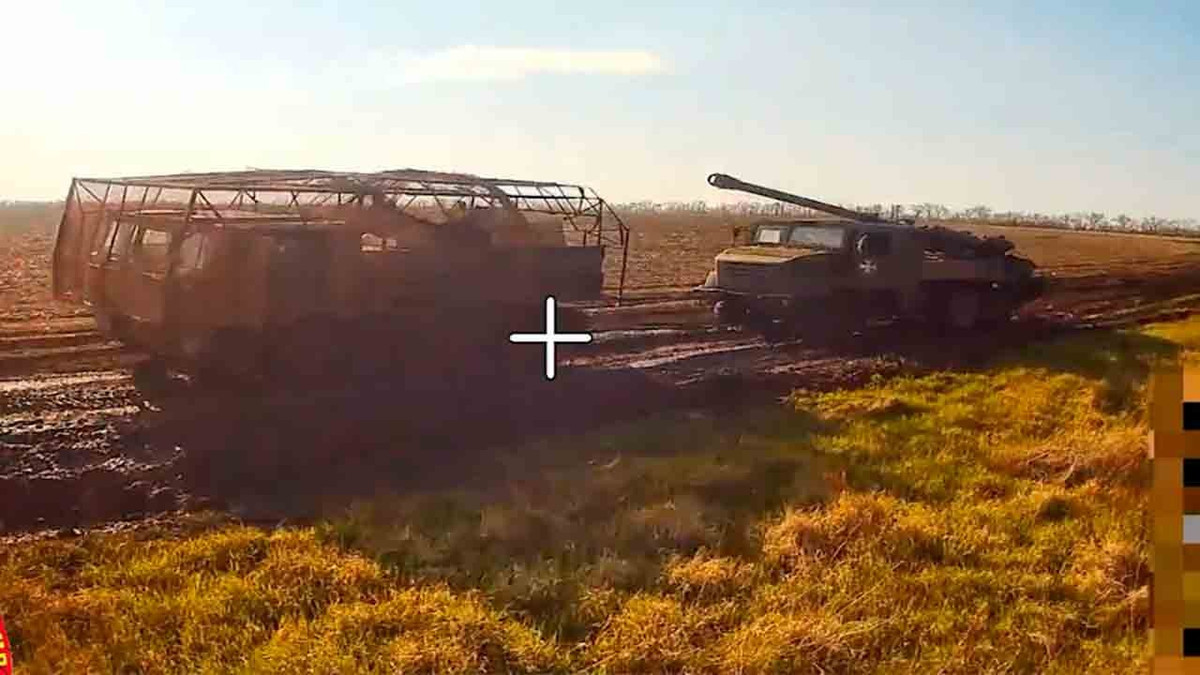 Mặc dù thời gian và địa điểm chính xác xảy ra sự cố vẫn chưa rõ ràng, nhưng đoạn video đã nhấn mạnh sự thay đổi quan trọng trong cuộc xung đột Nga-Ukraine, nơi các máy bay không người lái giá rẻ, có khả năng cơ động cao đang thách thức những loại vũ khí tiên tiến nhất. Ảnh Reddit