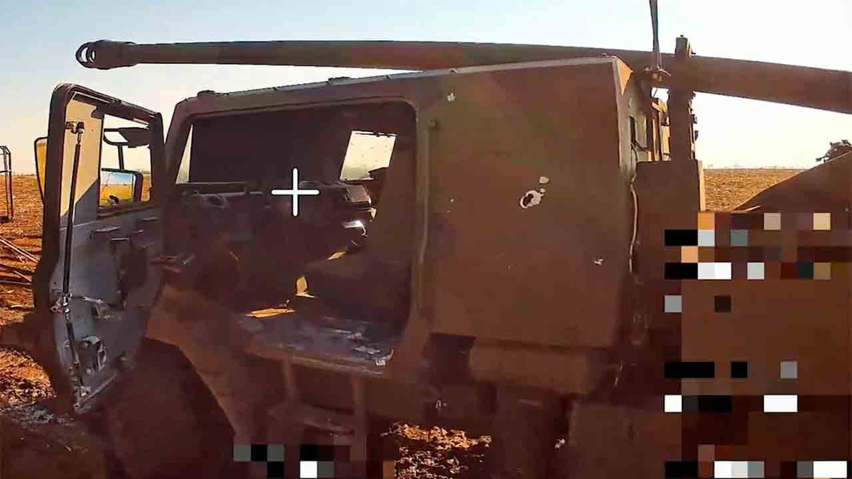 Sau khi khẩu pháo tự hành CAESAR bị tấn công lần một, phía Ukraine đã gửi một xe kéo bánh xích ATS-59G được trang bị thiết bị chống máy bay không người lái, nhằm cố gắng di chuyển khẩu pháo tự hành, nhưng trong khi di chuyển, máy bay không người lái Nga lại tiếp tục tấn công và đốt cháy xe kéo ATS-59G, bất chấp sự kháng cự và nổ súng của quân nhân Ukraine.