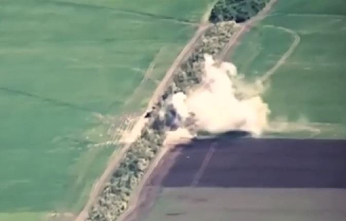 Theo The War Zone, Ukraine dường như lần đầu tiên phá hủy hệ thống tên lửa phòng không S-350 Vityaz của Nga, kể từ khi nổ ra cuộc xung đột. S-350 là một trong những hệ thống tên lửa đất đối không tiên tiến nhất của Nga và hiếm khi được triển khai trên chiến trường. Ảnh mil.in.ua