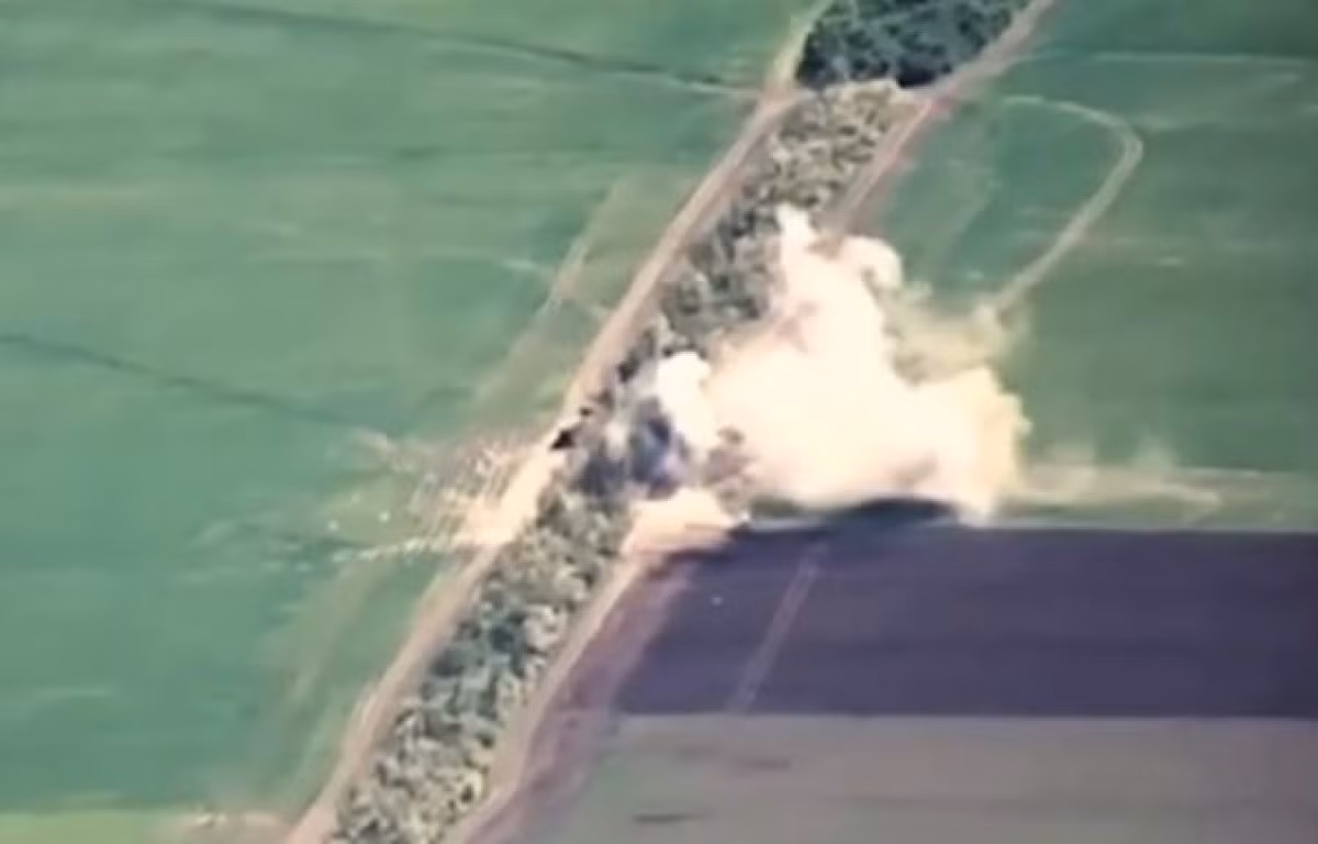 Theo The War Zone, Ukraine dường như lần đầu tiên phá hủy hệ thống tên lửa phòng không S-350 Vityaz của Nga, kể từ khi nổ ra cuộc xung đột. S-350 là một trong những hệ thống tên lửa đất đối không tiên tiến nhất của Nga và hiếm khi được triển khai trên chiến trường. Ảnh mil.in.ua