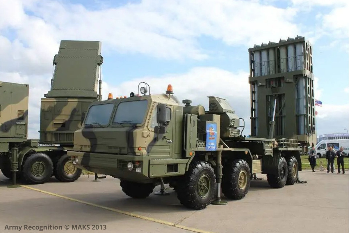 S-350 được thiết kế để tiêu diệt máy bay, máy bay không người lái và tên lửa hành trình, cũng như các mục tiêu như tên lửa đạn đạo trong những tình huống khác. Theo báo cáo, S-350 có thể phát hiện và theo dõi tới 40 mục tiêu cùng lúc và có thể tấn công cùng lúc 8 mục tiêu bằng 2 tên lửa cho mỗi mục tiêu.