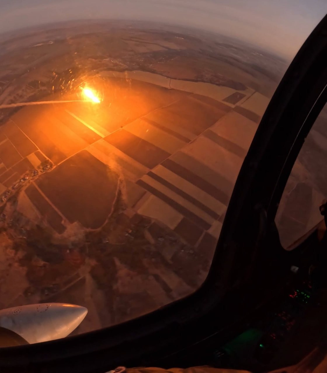 Các bức ảnh do Không quân Ukraine công bố cho thấy, tiêm kích Mirage 2000 đang thực hiện nhiệm vụ đánh chặn tên lửa, một trong số đó đã bắn hạ một tên lửa hành trình Kh-101 của Nga. Hiện chưa có thông tin chính xác về loại tên lửa đã được sử dụng, nhưng nhiều khả năng đó là tên lửa MICA của Pháp. Ảnh Bulgarian Military