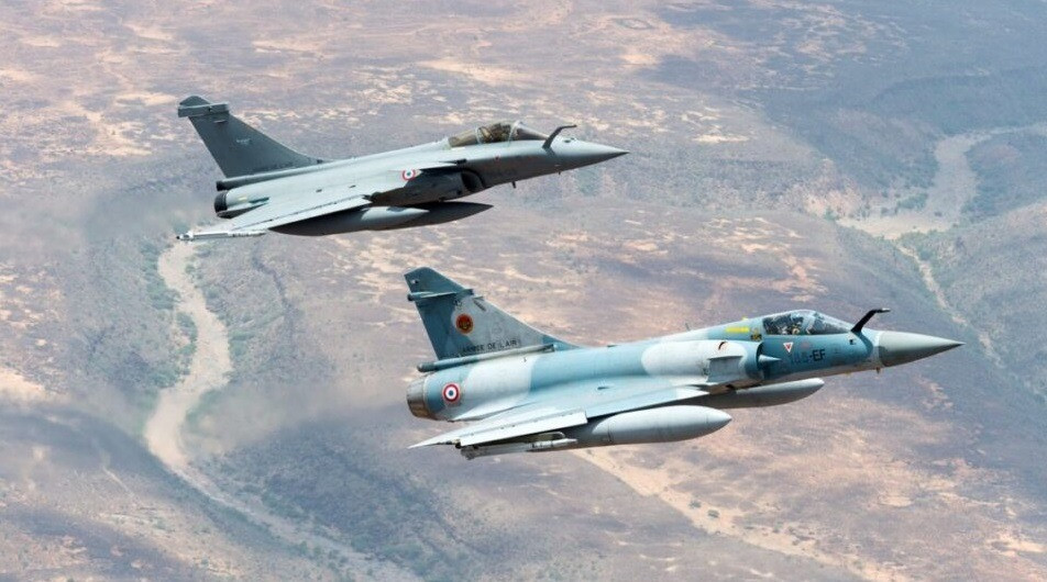 Không quân Ukraine đã triển khai tiêm kích F-16 của Mỹ, Mirage 2000 của Pháp, các nhóm hỏa lực cơ động và các hệ thống tác chiến điện tử tham gia đối phó đợt tập kích từ Nga. Đây là lần đầu tiêm kích Mirage 2000 do Pháp chế tạo tham chiến, sau khi Ukraine tiếp nhận khoảng một tháng.