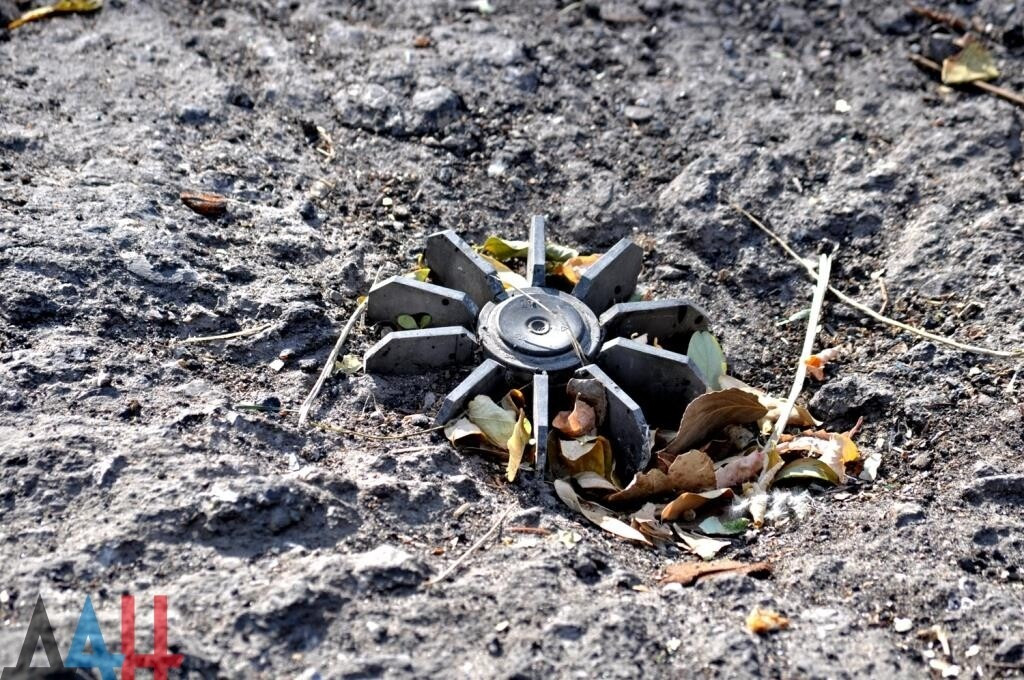 Ngoài ra, hình ảnh vệ tinh từ Maxar Technologies cùng báo cáo từ các nhà phân tích quân sự bao gồm Kyle Glen trên X, đã cho thấy quy mô thiệt hại: hơn 90 tòa nhà, bao gồm cả các kho đạn và hầm trú ẩn kiên cố, đã bị san phẳng hoặc hư hỏng nặng. Ảnh Reddit