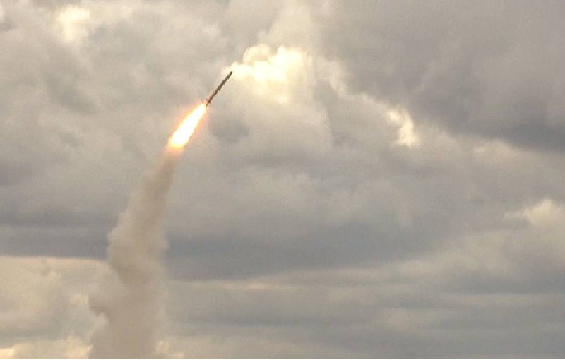 Cuộc không kích này có thể là động thái thăm dò của Nga nhằm kiểm tra khả năng phòng không của Ukraine khi không còn sự hỗ trợ từ Mỹ, đồng thời tiêu hao số lượng ít ỏi tên lửa phòng không do Mỹ cung cấp. Dự kiến, Nga sẽ tiếp tục tiến hành các cuộc tấn công tên lửa tương tự, thậm chí với quy mô lớn hơn trong thời gian tới. Ảnh: TASS