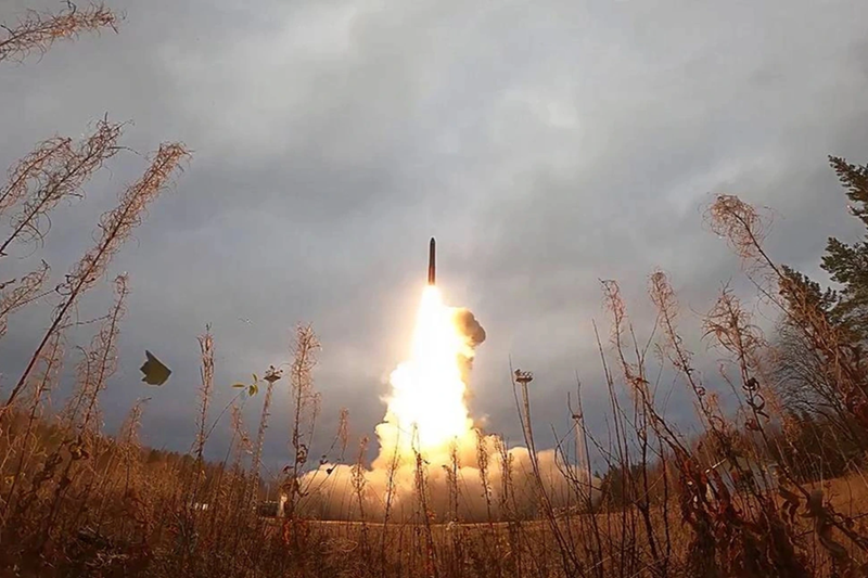 Tại Pháp, ngày càng có nhiều sự tập trung vào việc tăng cường năng lực phòng thủ của châu Âu trước Nga, trong bối cảnh Tổng thống Mỹ Donald Trump có xu hướng xích lại gần Moscow. Hệ quả là khoảng cách giữa Mỹ và các đồng minh NATO châu Âu ngày càng lớn, đặc biệt do những khác biệt trong quan điểm về việc tiếp tục hỗ trợ Ukraine. Ảnh: TASS