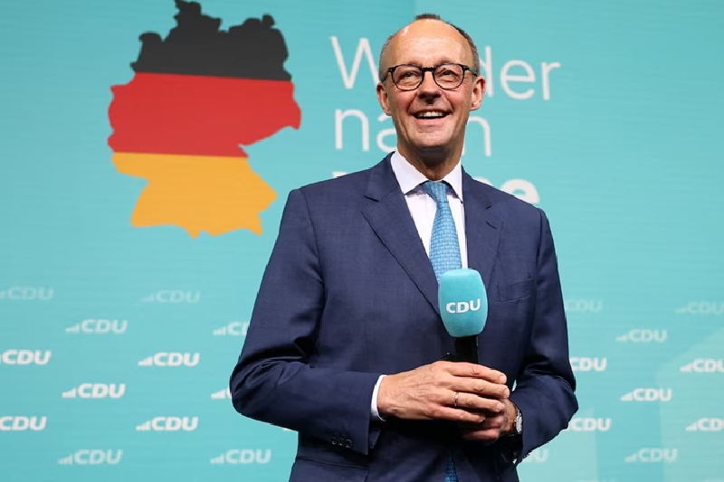 Điều này được nhấn mạnh bởi lời kêu gọi của Friedrich Merz, người kế nhiệm Thủ tướng Đức, về các cuộc đàm phán với các đồng nghiệp Anh và Pháp liên quan đến vấn đề “chia sẻ hạt nhân hoặc ít nhất là an ninh hạt nhân” của châu Âu. Ảnh: Reuters