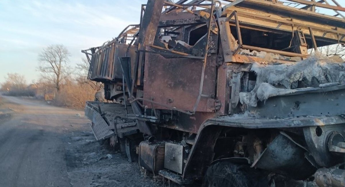 TOS-2 là hệ thống pháo phản lực đa nòng của Nga có khả năng sử dụng đầu đạn nhiệt áp, được lắp trên khung gầm xe tải 3 trục. TOS-2 được thiết kế để tấn công các vị trí kiên cố của đối phương, phương tiện chiến đấu và phương tiện vận tải bọc thép nhẹ. Ảnh Defense News