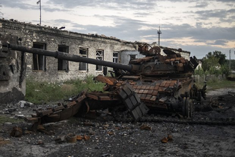 Tuy nhiên, đến 2 giờ chiều ngày 6/2, Bộ Quốc phòng Nga ra báo cáo chiến sự tuyên bố rằng tất cả các cuộc tấn công của Ukraine đã bị đẩy lùi, khu dân cư đã trở lại dưới sự kiểm soát của Nga. Theo báo cáo, Ukraine đã mất 6 xe tăng, 3 xe công binh phá chướng ngại, 3 xe chiến đấu bộ binh và 14 xe bọc thép. Dù vậy, giao tranh vẫn tiếp diễn và quân Ukraine vẫn tiếp tục tổ chức các đợt tấn công theo từng đợt sóng. Ảnh: RIA Novosti