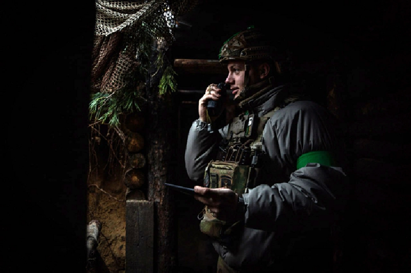 Để bù đắp sự thiếu hụt quân số, quân đội Ukraine đã chuyển nhiều kỹ thuật viên từ các lữ đoàn không quân, nhân viên y tế hậu phương và những lực lượng khác thành bộ binh, nhưng điều này vẫn chỉ như muối bỏ bể. Trong hoàn cảnh này, Ukraine bắt đầu tận dụng mọi nguồn lực hậu cần. Ảnh: News.ru