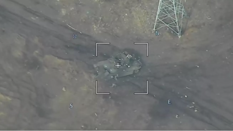 Trái ngược với suy nghĩ của nhiều người, quân đội Nga không hề chủ quan. Họ đã có gần hai năm để rút ra bài học từ chính những kinh nghiệm của mình trong chiến tranh xe tăng trước khi những chiếc Abrams đầu tiên xuất hiện trên chiến tuyến. Ảnh chụp màn hình