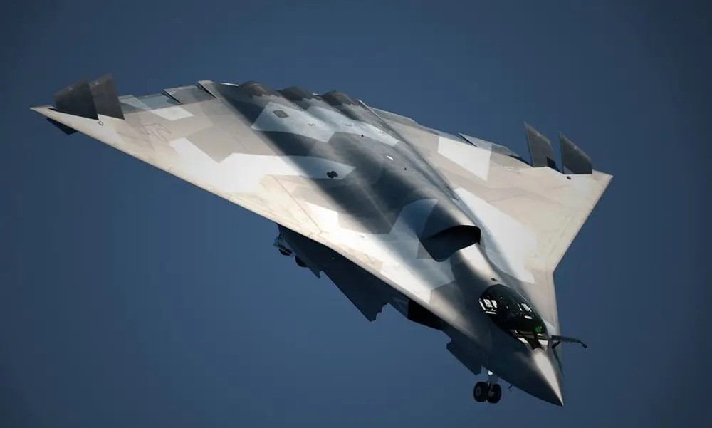 Ngoài ra, J-36 có hình dạng sắc nét, góc cạnh, mang lại cho máy bay vẻ ngoài hung dữ, đe dọa. Hình dạng này được thiết kế không chỉ để đạt hiệu quả khí động học mà còn tập trung chủ yếu vào khả năng tránh thoát radar, tăng khả năng tiếp cận mục tiêu.