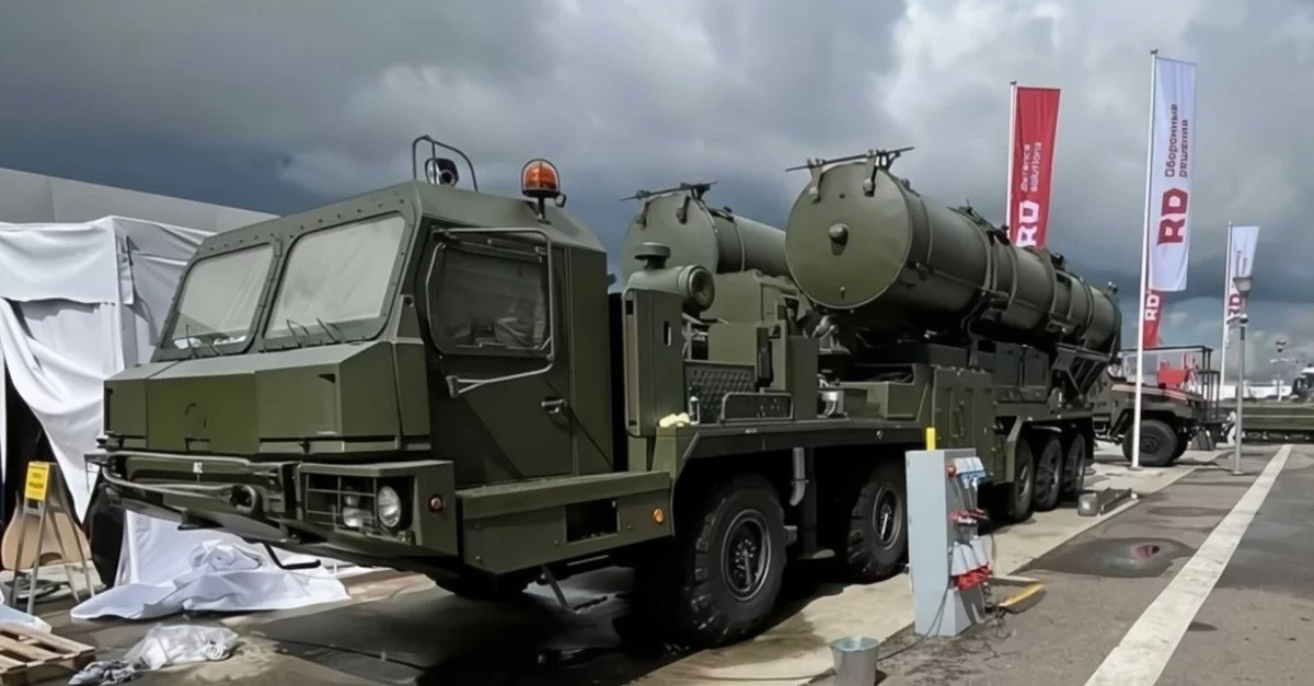 Tướng Valery Gerasimov, Tổng tham mưu trưởng Lực lượng Vũ trang Nga đã công bố vào ngày 18/12/2024 về việc thành lập Trung đoàn S-500 đầu tiên, đánh dấu sự tích hợp chính thức của hệ thống tiên tiến này vào biên chế Quân đội Nga. Ảnh: Army Recognition.