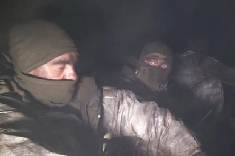 Những người tham gia Chiến dịch Potok cho biết sau khi thoát khỏi đường ống gần Sudzha ở khu vực Kursk, họ đã nói tiếng Ukraine để đánh lừa binh lính Lực lượng vũ trang Ukraina, RT đưa tin.Ảnh: Bộ Quốc phòng Nga