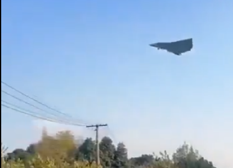 Chúng ta cũng chỉ nhìn thấy các máy bay này bay cùng với máy bay hộ tống phía sau và trong trạng thái bánh đáp hạ xuống, một cấu hình an toàn cho các thử nghiệm bay rất sớm, mặc dù điều này cũng có thể là do hình ảnh được chụp trong quá trình vận hành gần sân bay. Ảnh: X