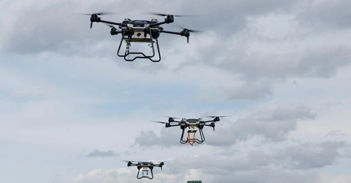 Thống đốc tỉnh Dnipro Serhiy Lysak, cho biết trên Telegram, vụ tấn công vào Dnipro ở đông nam Ukraine đã gây ra hỏa hoạn, phá hủy nhà cửa, ô tô và làm 15 người bị thương. Một nửa số người bị thương đang nằm viện và một phụ nữ đang trong tình trạng nguy kịch. Lysak cho biết vụ tấn công đã làm hư hại 4 tòa nhà dân cư cao tầng, 15 nhà riêng và một tòa nhà hành chính.