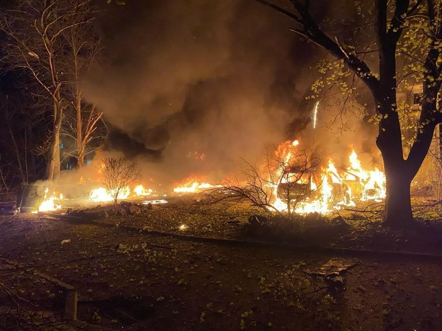 Ngoài ra, thống đốc Oleh Syniehubov của thành phố Kharkiv cũng cho biết, tại thành phố có tới 4 người đã bị thương trong vụ tấn công, nơi này còn là một mục tiêu thường xuyên của các cuộc tấn công của Nga. Những cuộc tấn công đã phá hủy nhiều tòa nhà dân cư và cơ sở lưu trữ, ngoài ra còn có các tòa nhà hành chính khác.