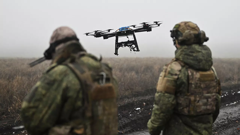 Mặc dù tốc độ tiến công không lớn, nhưng trong quá trình này, quân Nga đã sử dụng nhiều chiến thuật bộ binh khác nhau. Động thái bất thường này cho thấy Nga có ý định tạo đột phá quy mô lớn tại khu vực này, nếu không thì họ đã không sớm để lộ các chiến thuật như vậy. Ảnh: RIA Novosti