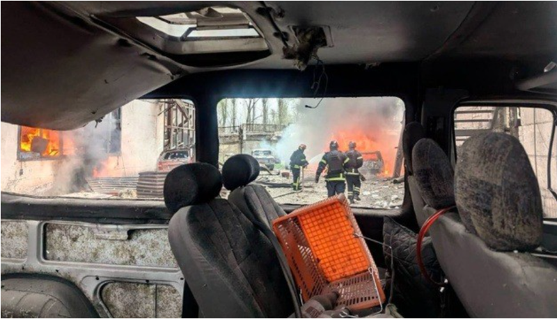 Theo truyền thông Nga, vào rạng sáng ngày 5/4, Nga và Ukraine một lần nữa tiến hành các cuộc không kích quy mô lớn nhằm vào nhau. Trong đợt không kích này, không quân Nga đã sử dụng bom lượn để thực hiện các cuộc oanh tạc lớn nhằm vào các mục tiêu ở Kharkiv, với các cơ sở quân sự của Ukraine bị tấn công có hệ thống. Ảnh minh họa: Ukrinform