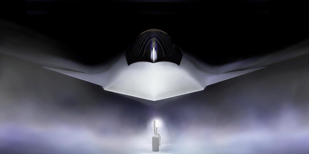 Các hình ảnh đồ họa đầu tiên do Không quân Mỹ công bố cho thấy F-47 có những điểm khác biệt so với tiêm kích F-22 hay F-35. Dòng F-47 có thân dẹt và góc cạnh, những tính năng cơ bản của tiêm kích tàng hình, nhưng được bổ sung cánh mũi ở hai bên buồng lái. Cụm cánh mũi và cánh nâng chính đều vát hướng lên trên, thay vì nằm trên một mặt phẳng như dòng F-22.