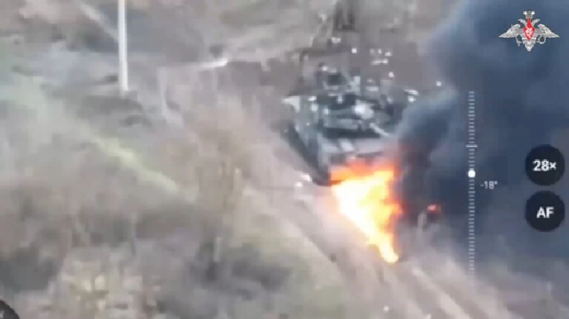 Những vũ khí công nghệ cao mà NATO viện trợ cho Ukraine cũng không phát huy được hiệu quả trước các chiến thuật đối phó của Nga. Xe tăng Leopard 2, vốn được đánh giá là hiện đại, nhưng lại gặp khó khăn trong chiến trường đô thị ở Toretsk. Ảnh: Bộ Quốc phòng Nga