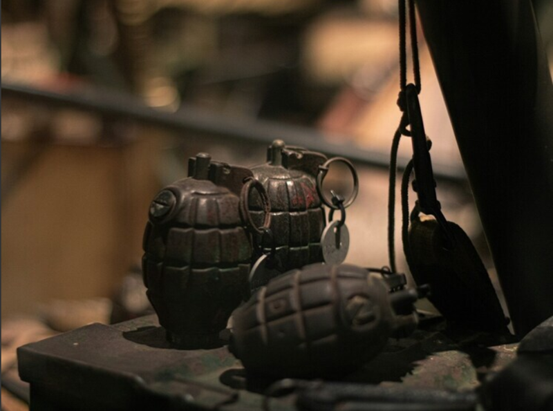 Trận chiến tại Toretsk cho thấy nhiều đặc điểm mới và mức độ khốc liệt chưa từng có. Về chiến thuật tận dụng địa hình, quân đội Nga đã biến các tòa nhà cao tầng thành những “pháo đài thẳng đứng” kiên cố. Họ chôn thuốc nổ bên trong tường chịu lực, tạo thành bẫy phá hủy có chủ đích. Ảnh: mk.ru