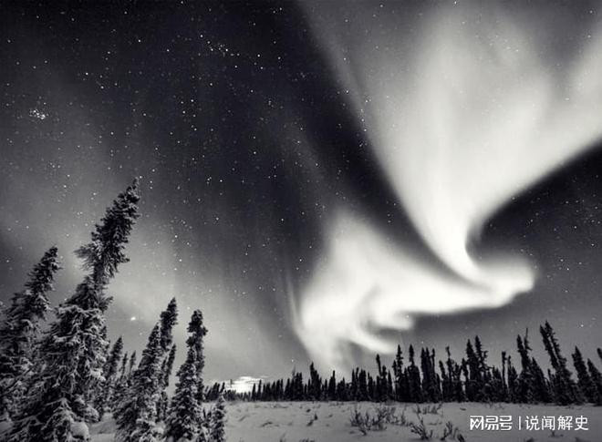 Toàn bộ 30 cư dân của ngôi làng bên hồ Anjikuni đã biến mất hoàn toàn, không để lại bất kỳ dấu vết nào về sự ra đi của họ. Không có dấu hiệu của bạo lực, không có thư từ trăn trối, không có bất cứ manh mối nào có thể giải thích được sự biến mất tập thể này.