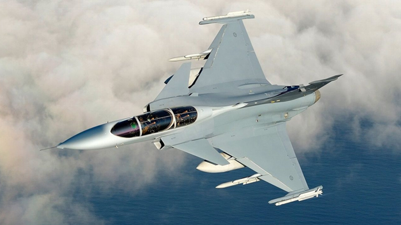 Saab cũng đưa ra các ưu đãi hấp dẫn như chuyển giao công nghệ, đào tạo kỹ sư Thái Lan trong việc lắp ráp linh kiện và bảo trì đội bay, giúp nước này đạt được mức độ tự chủ công nghiệp nhất định. Ngày nay, những chiếc Gripen này tuần tra bầu trời Thái Lan, trở thành lá chắn đa năng trước các mối đe dọa an ninh. Ảnh: Flygvapnet