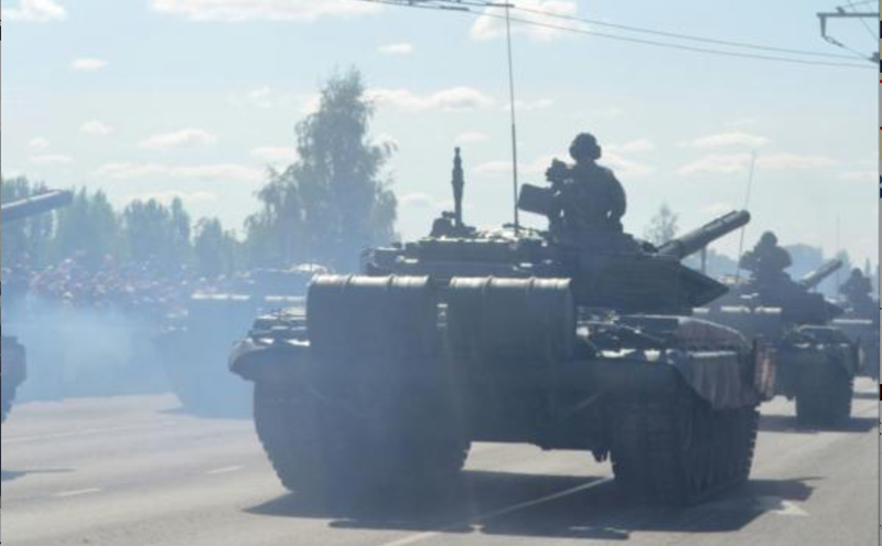 Để giành quyền kiểm soát những vùng lãnh thổ này, cả Nga và Ukraine đều chịu tổn thất nặng nề ngoài sức tưởng tượng. Ngày 24/2, Tư lệnh lực lượng vũ trang Ukraine Oleksandr Syrskyi tuyên bố quân Nga đã mất hơn 10.100 xe tăng và 21.100 xe bọc thép trong ba năm chiến tranh. Ảnh: Bộ Quốc phòng Nga