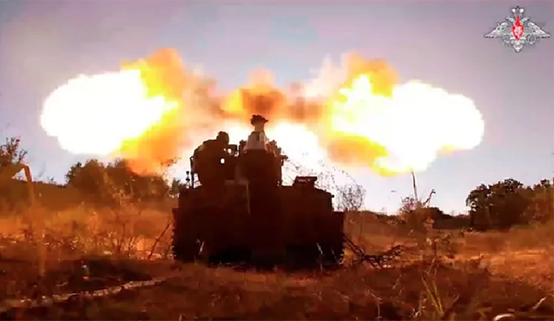 Theo tuyên bố từ Bộ Tổng tham mưu quân đội Ukraine, ngoại trừ các chuyên gia công nghệ cao và kỹ thuật viên được đào tạo sử dụng thiết bị vũ khí nước ngoài, tất cả các quân nhân khác đều có thể được đưa ra chiến trường để lấp tuyến. Điều này cho thấy quân đội Ukraine đang dần loại bỏ hoàn toàn ảnh hưởng từ hệ thống quân sự kiểu Liên Xô. Ảnh: Bộ Quốc phòng Nga