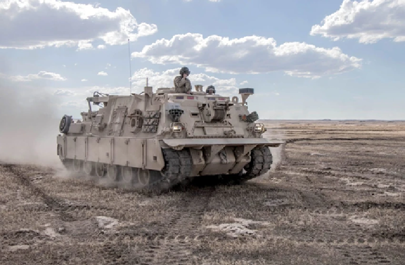 Các binh sĩ Mỹ mất tích thuộc Lữ đoàn 1, Sư đoàn Bộ binh số 3, đang tham gia huấn luyện gần Pabrade, miền đông Litva. Chiếc M88 Hercules gặp sự cố khi nhận được nhiệm vụ hỗ trợ một phương tiện khác đi lệch đường và lao vào đầm lầy. Dữ liệu ban đầu cho thấy họ có thể đã mắc kẹt bên trong khi xe chìm xuống hơn 5 mét. Ảnh: Michael Hunnisett