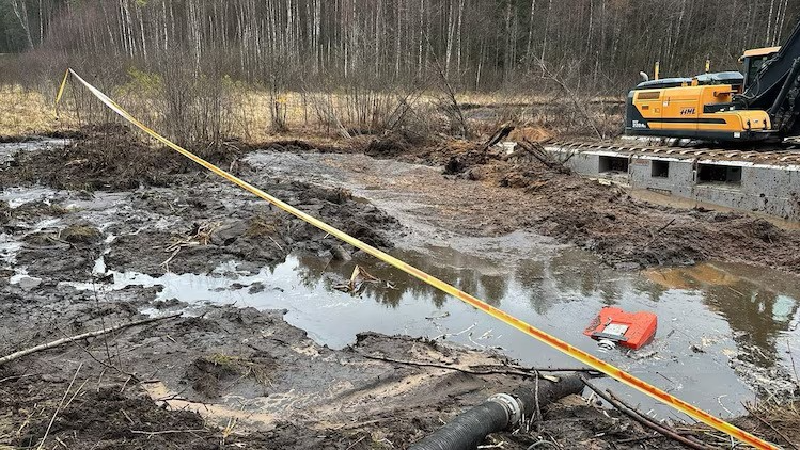 Thiet giap My chim nghim duoi lop bun 5m chon vui 4 binh si