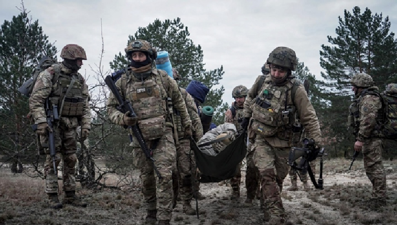 Nhìn chung, đà tiến công của quân Nga đã chậm lại, chủ yếu do hai nguyên nhân. Thứ nhất, khu vực giao tranh nằm gần biên giới, giúp quân Ukraine có thể dễ dàng ra vào. Ảnh minh họa: Bộ Quốc phòng Ukraine